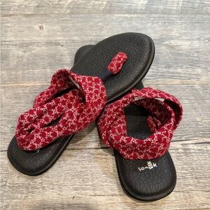 Sanuk Black and Red Patterned yoga sling back Flip Flops